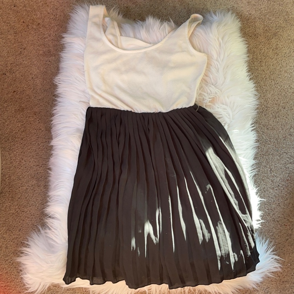 Black and white pleaded mini dress